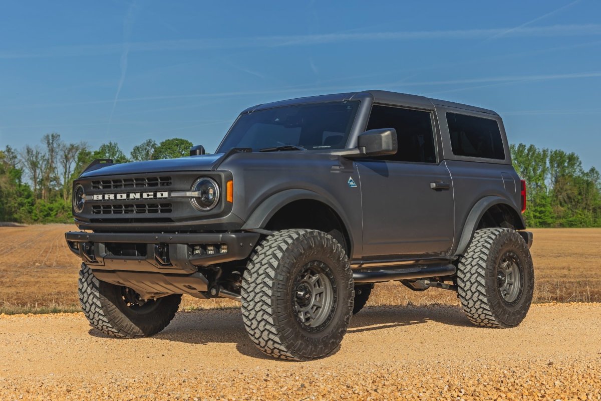 Ford Bronco Nerf Steps - Rough Country - 3-Inch Tube, 2-Door - '21-'26
